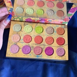 Brand New😍Makeup Palette 🎨 🌈